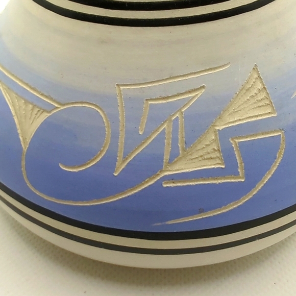 Navajo Pottery - signed by artist - Picture 7 of 8